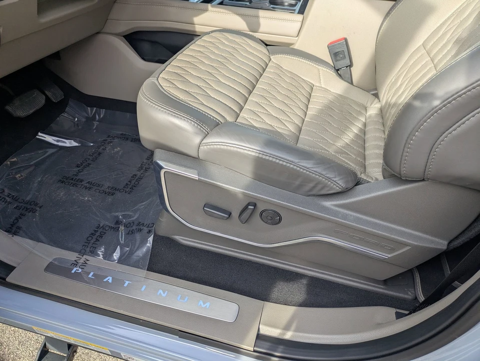 2025 Ford Super Duty 5th Gen - Image 14 of 31