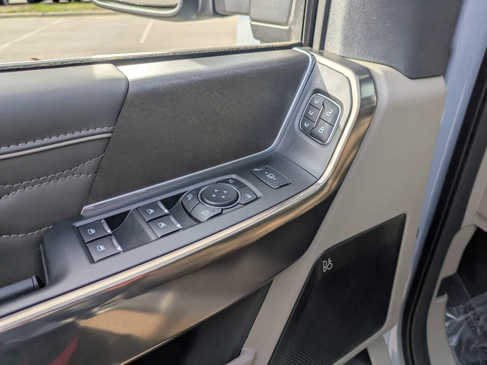 2025 Ford Super Duty 5th Gen - Image 17 of 31
