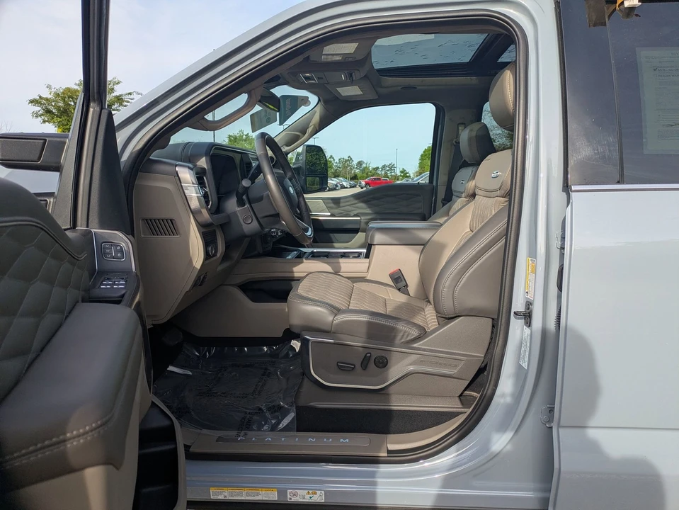 2025 Ford Super Duty 5th Gen - Image 13 of 31
