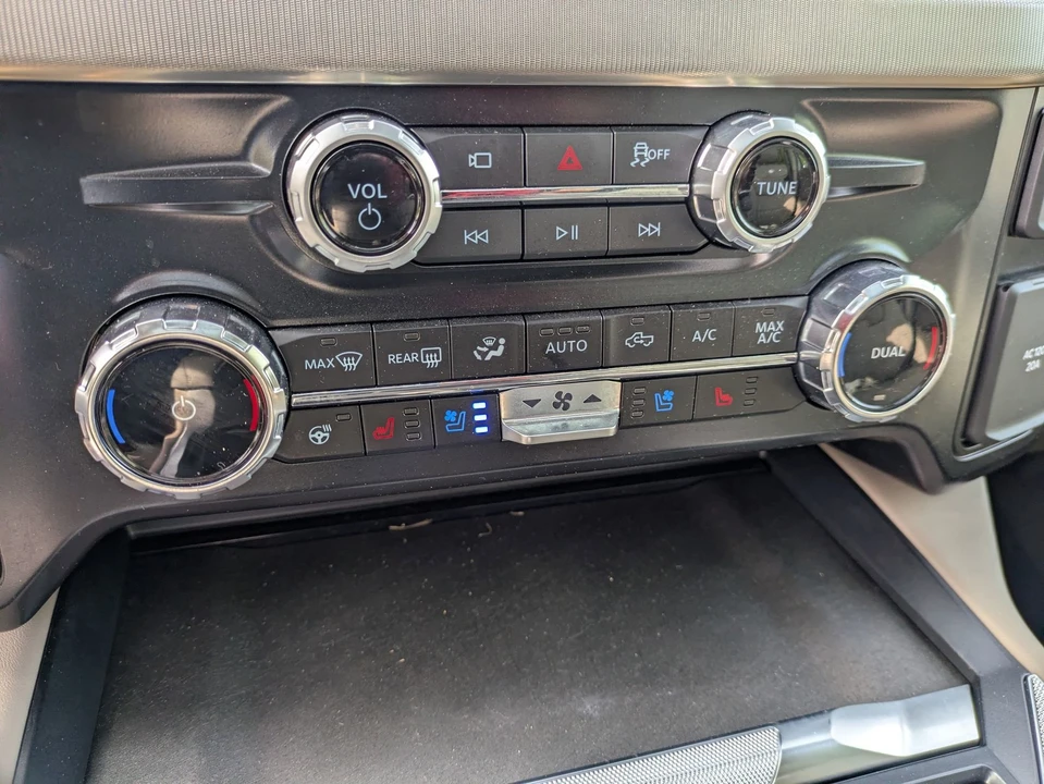 2025 Ford Super Duty 5th Gen - Image 25 of 31