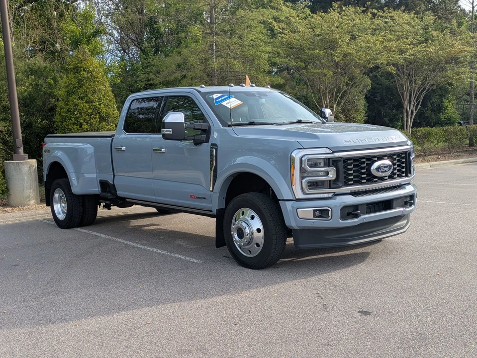 2025 Ford Super Duty 5th Gen - Image 2 of 31