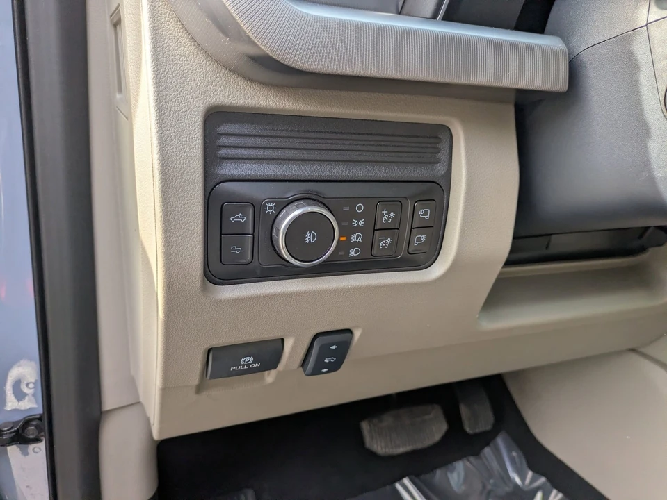 2025 Ford Super Duty 5th Gen - Image 18 of 31