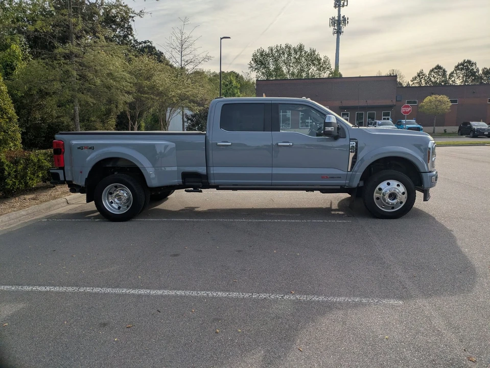 2025 Ford Super Duty 5th Gen - Image 3 of 31