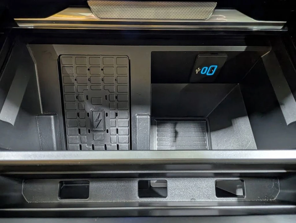 2025 Ford Super Duty 5th Gen - Image 7 of 31
