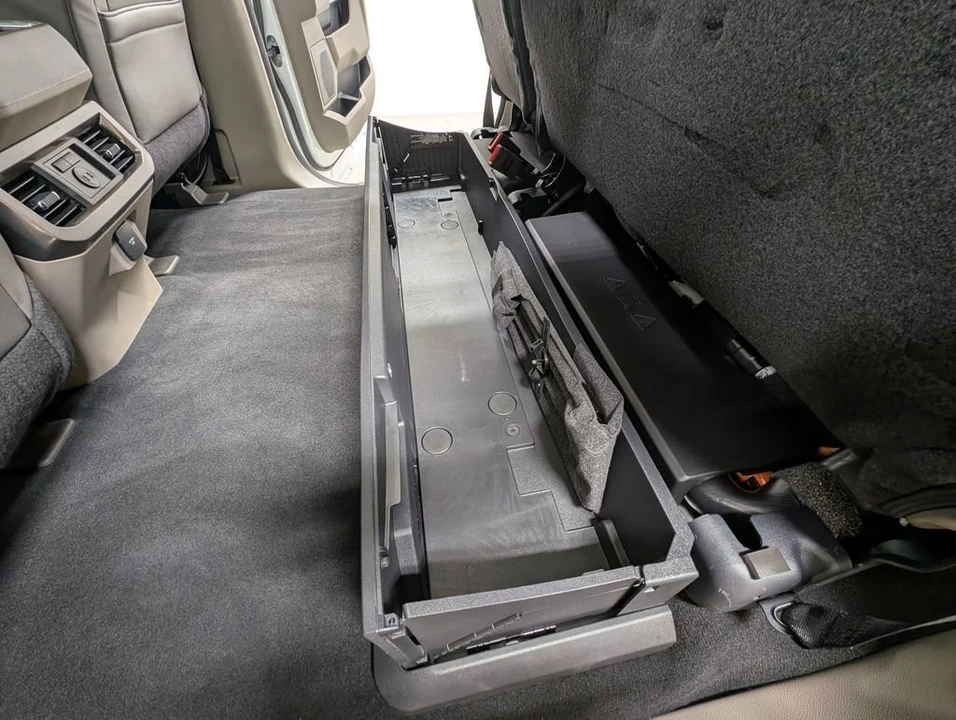 2025 Ford Super Duty 5th Gen - Image 19 of 31