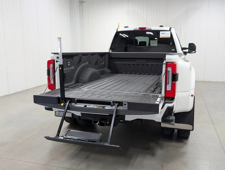 2025 Ford Super Duty 5th Gen - Image 25 of 31