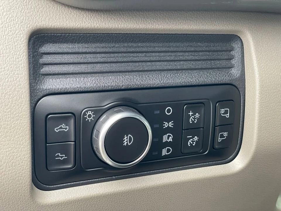 2025 Ford Super Duty 5th Gen - Image 11 of 31