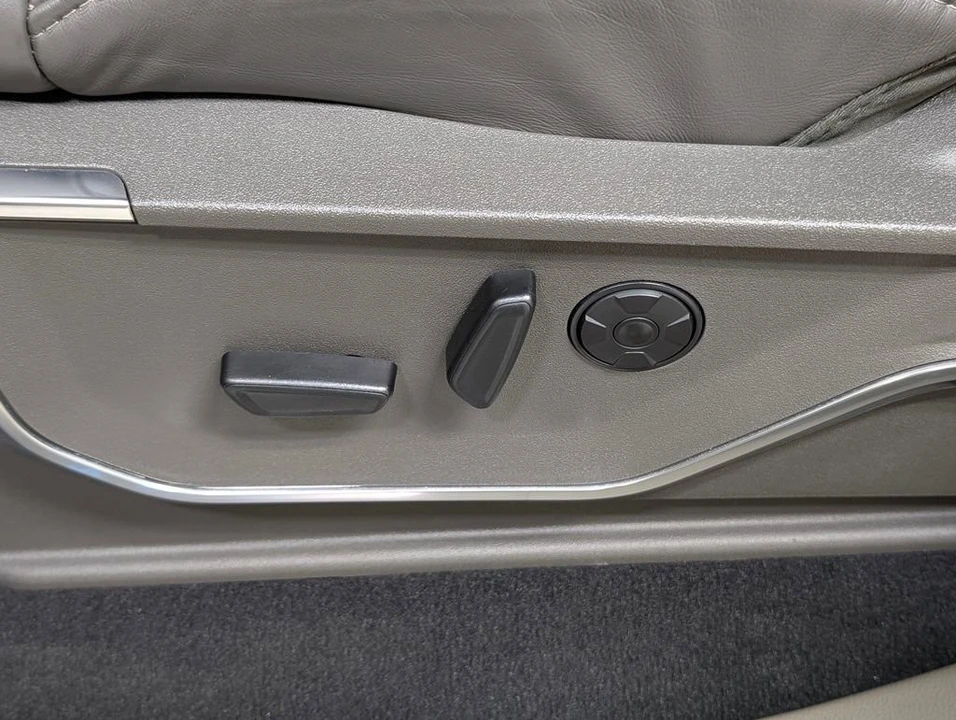 2025 Ford Super Duty 5th Gen - Image 13 of 31
