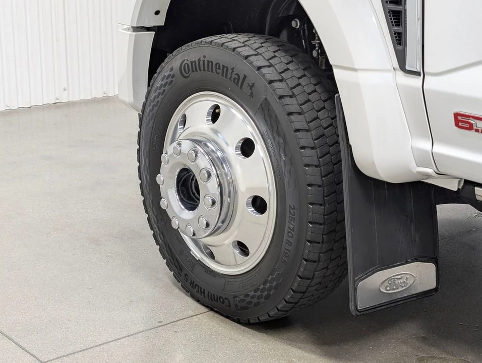 2025 Ford Super Duty 5th Gen - Image 2 of 31