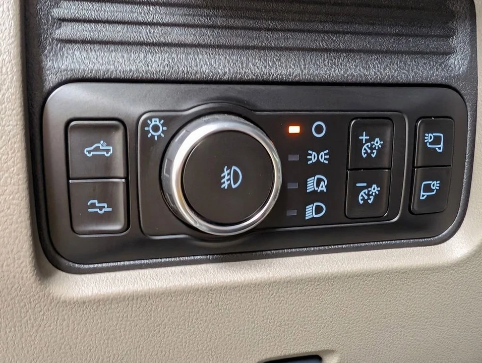 2025 Ford Super Duty 5th Gen - Image 11 of 31