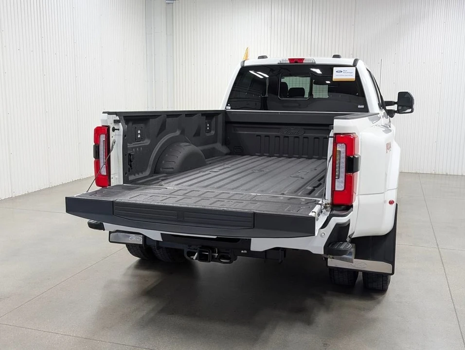 2025 Ford Super Duty 5th Gen - Image 24 of 31