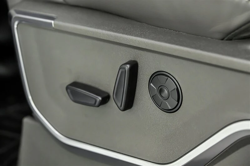 2025 Ford Super Duty 5th Gen - Image 25 of 31