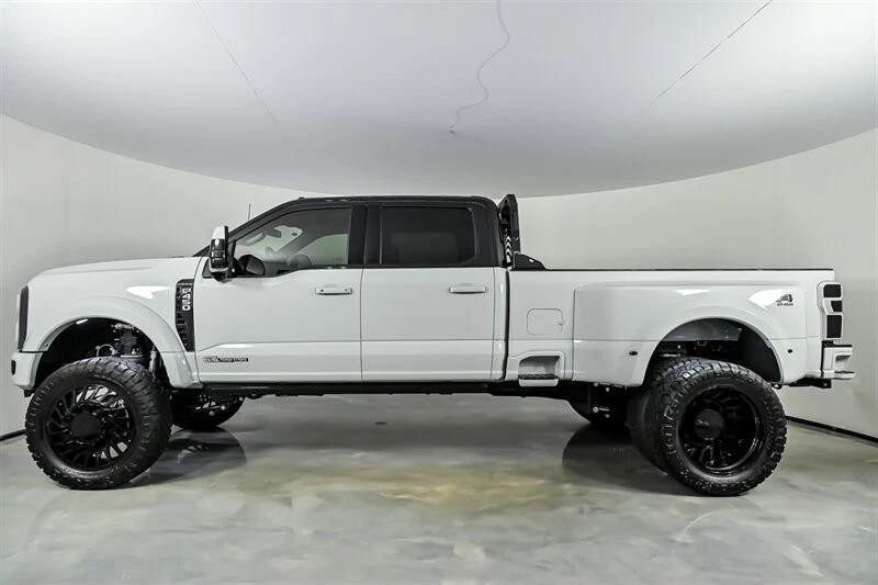 2025 Ford Super Duty 5th Gen - Image 6 of 31