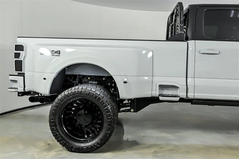 2025 Ford Super Duty 5th Gen - Image 10 of 31