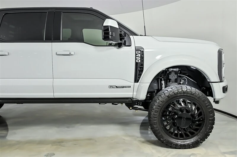 2025 Ford Super Duty 5th Gen - Image 11 of 31