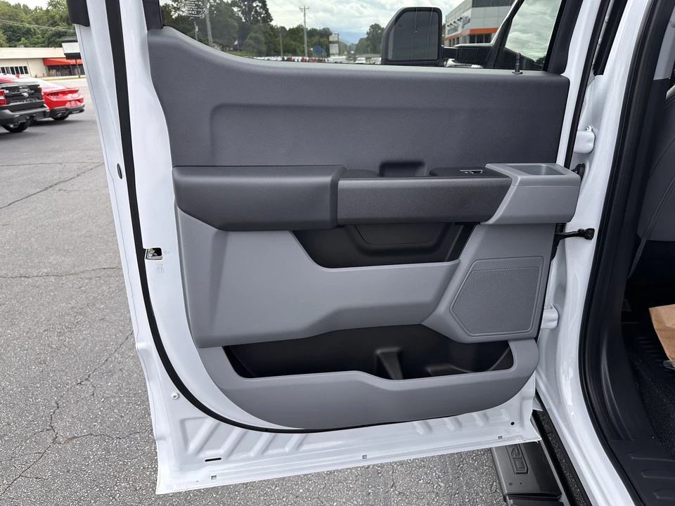 2025 Ford Super Duty 5th Gen - Image 9 of 21