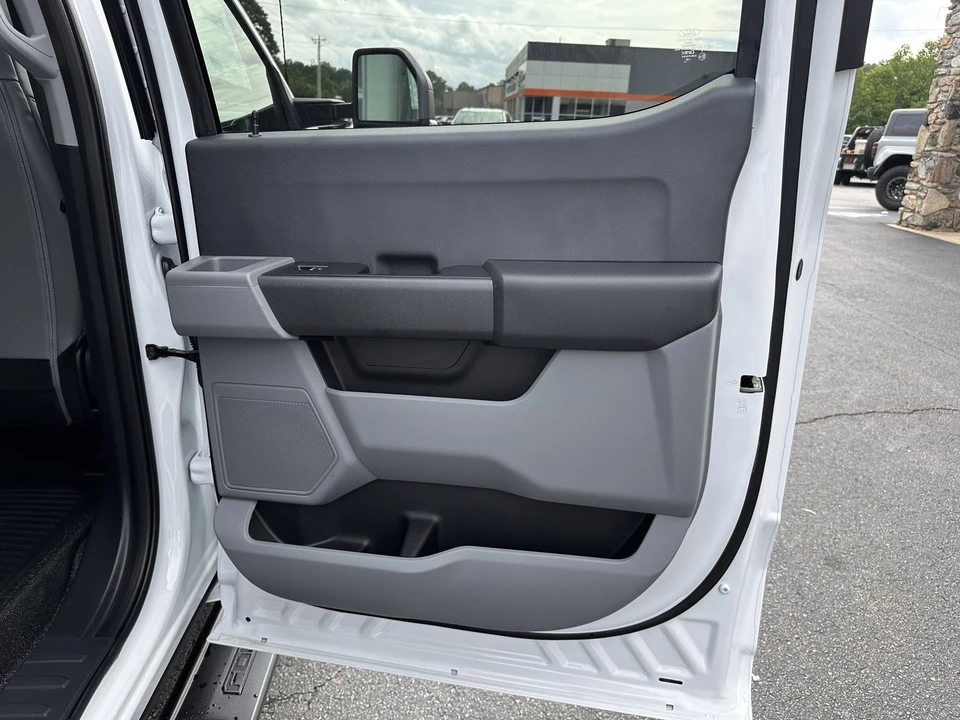 2025 Ford Super Duty 5th Gen - Image 13 of 21