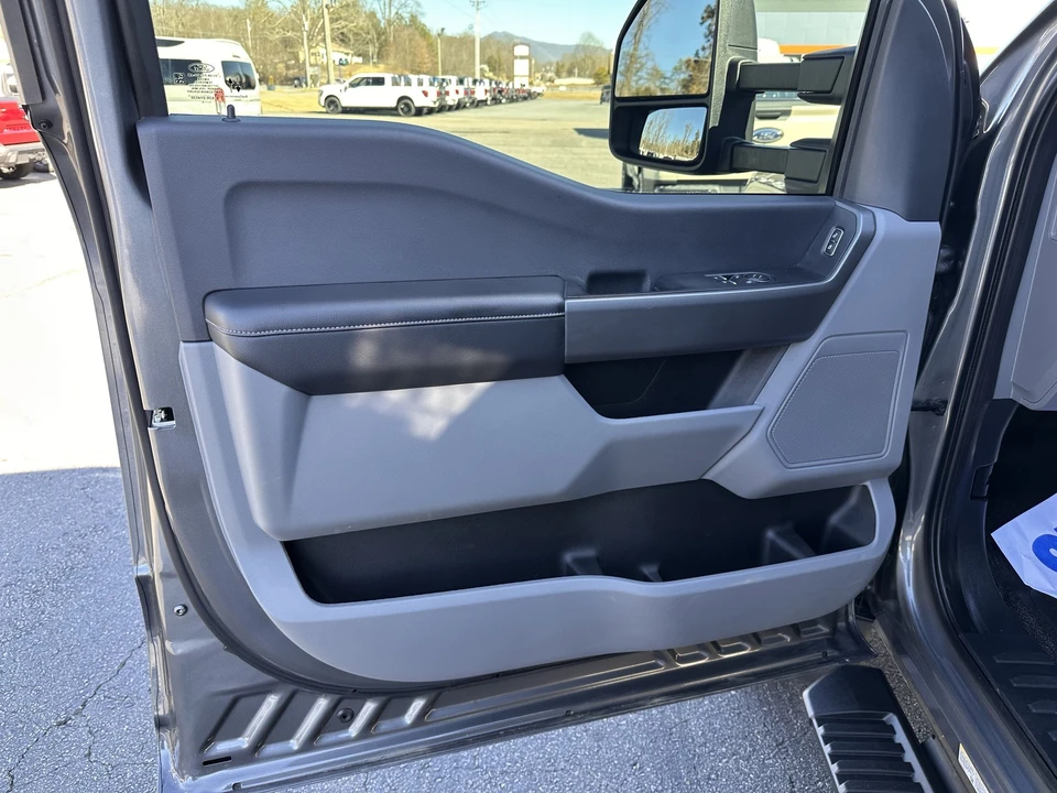 2025 Ford Super Duty 5th Gen - Image 10 of 12
