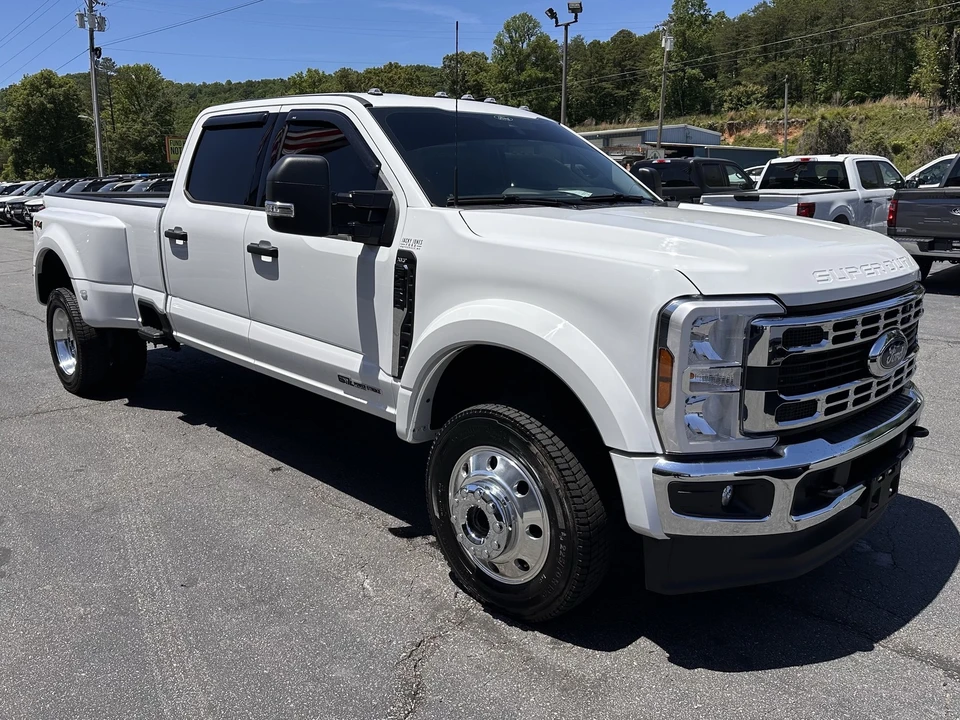 2025 Ford Super Duty 5th Gen - Image 4 of 31