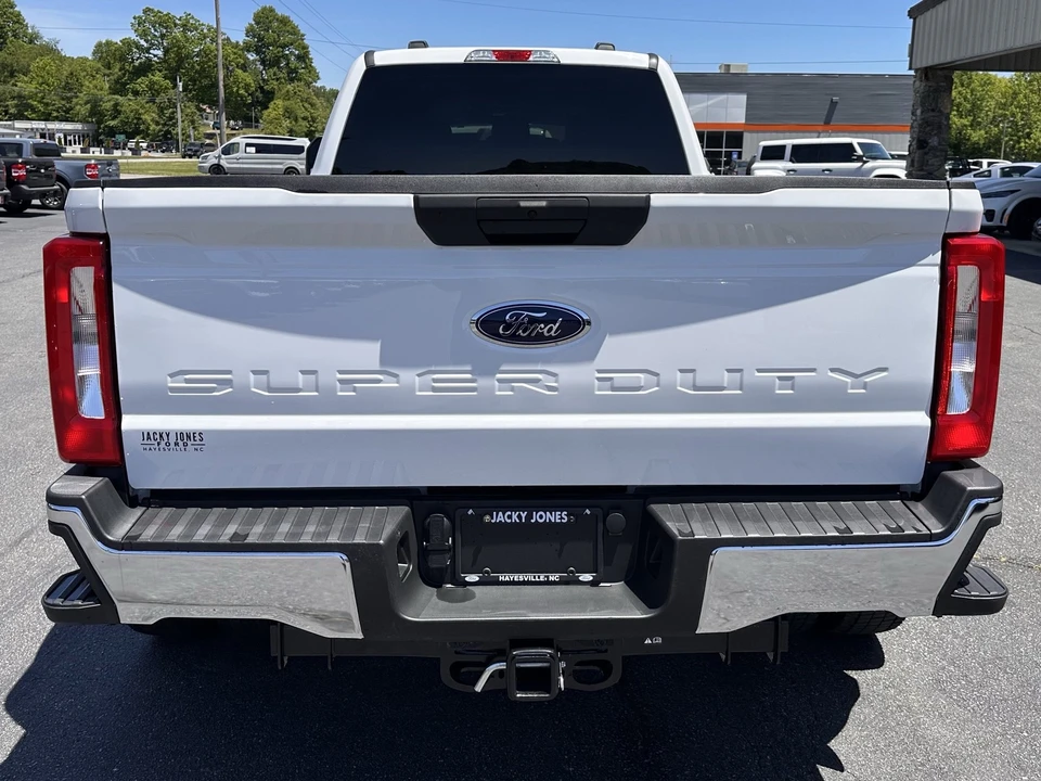 2025 Ford Super Duty 5th Gen - Image 7 of 31