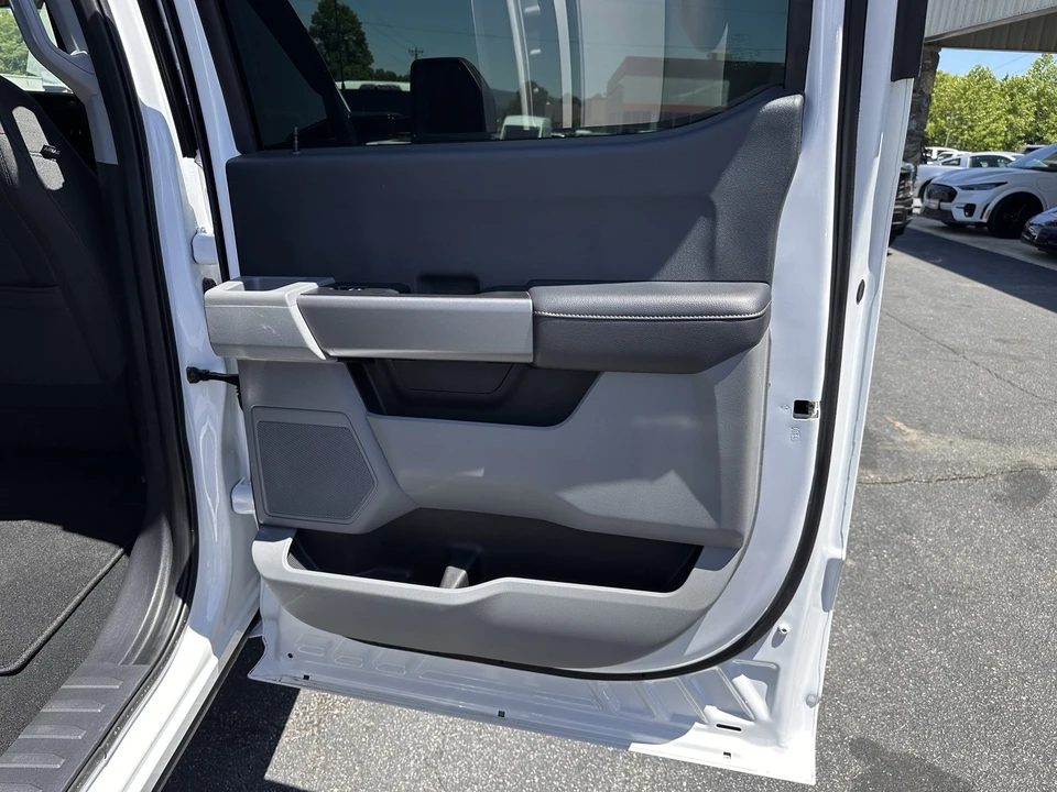 2025 Ford Super Duty 5th Gen - Image 16 of 31