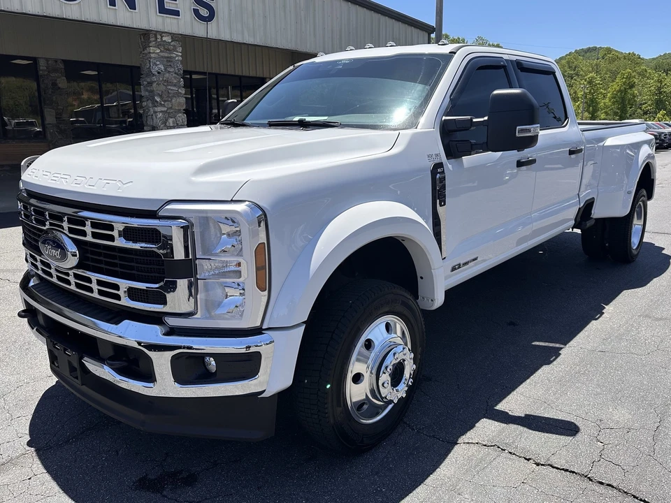2025 Ford Super Duty 5th Gen - Image 2 of 31