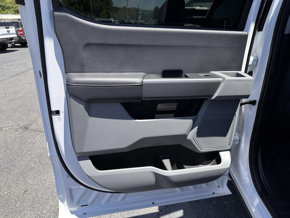 2025 Ford Super Duty 5th Gen - Image 12 of 31