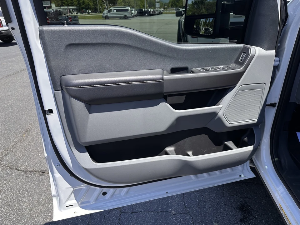 2025 Ford Super Duty 5th Gen - Image 10 of 31
