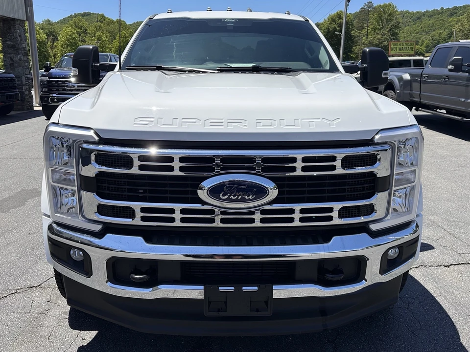 2025 Ford Super Duty 5th Gen - Image 3 of 31