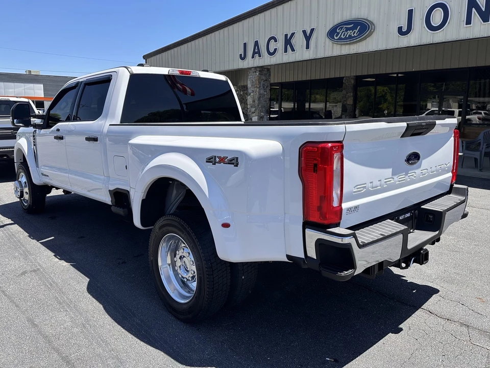 2025 Ford Super Duty 5th Gen - Image 8 of 31
