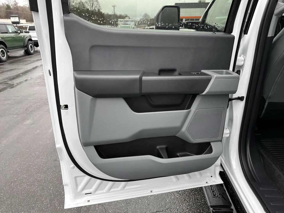 2025 Ford Super Duty 5th Gen - Image 9 of 21
