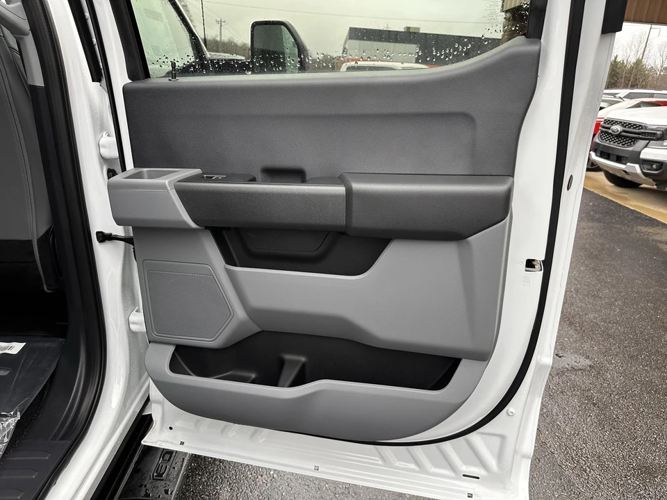 2025 Ford Super Duty 5th Gen - Image 13 of 21