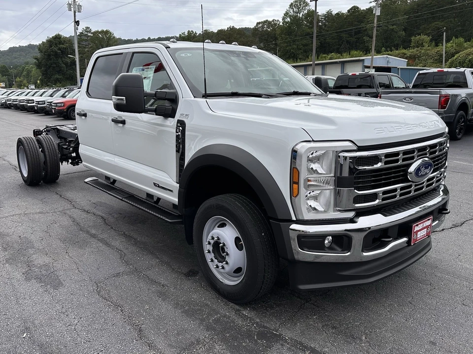 2025 Ford Super Duty 5th Gen - Image 4 of 21