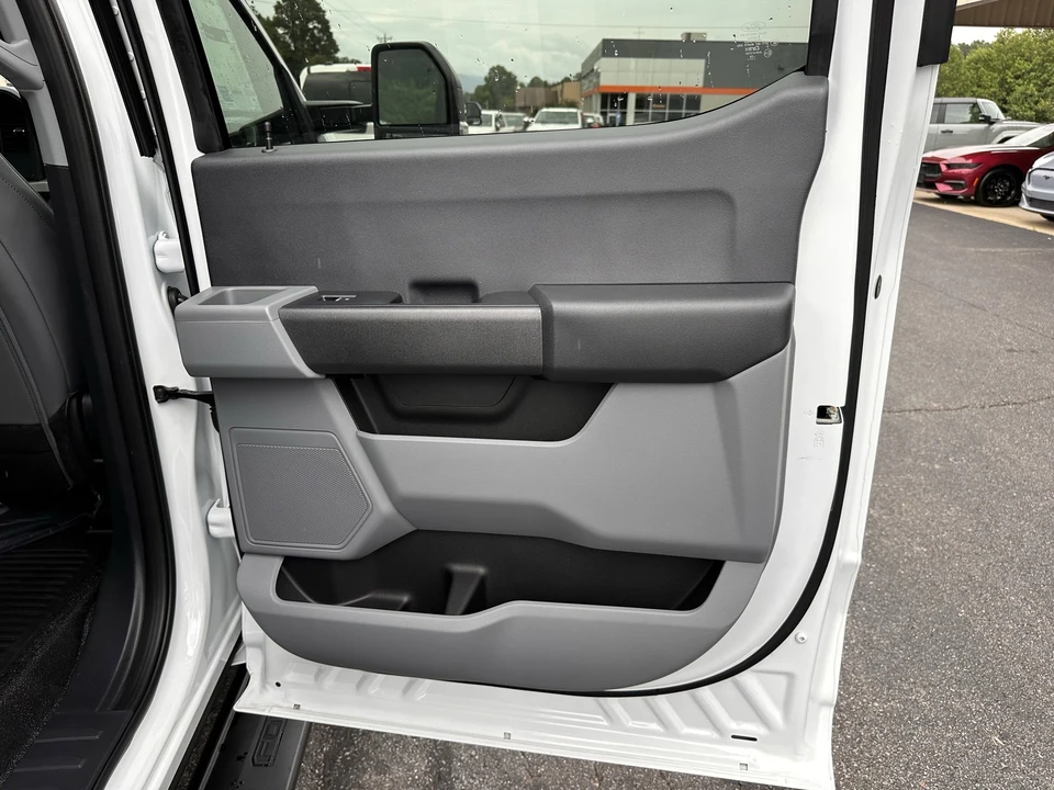 2025 Ford Super Duty 5th Gen - Image 13 of 21