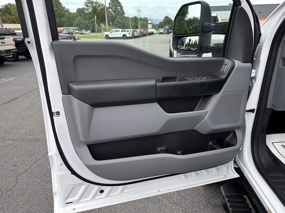 2025 Ford Super Duty 5th Gen - Image 7 of 21
