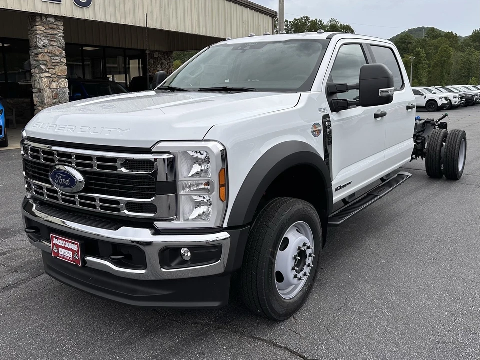 2025 Ford Super Duty 5th Gen - Image 2 of 21