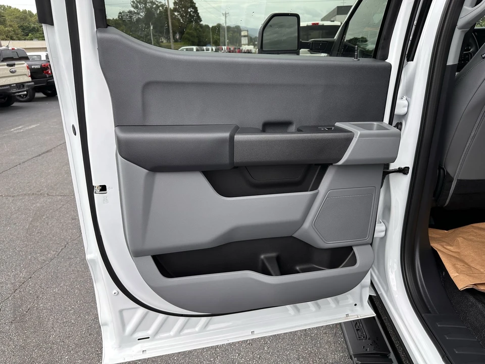 2025 Ford Super Duty 5th Gen - Image 9 of 21