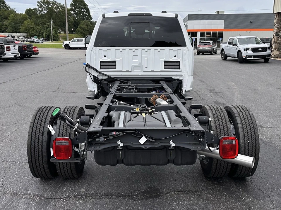 2025 Ford Super Duty 5th Gen - Image 6 of 21