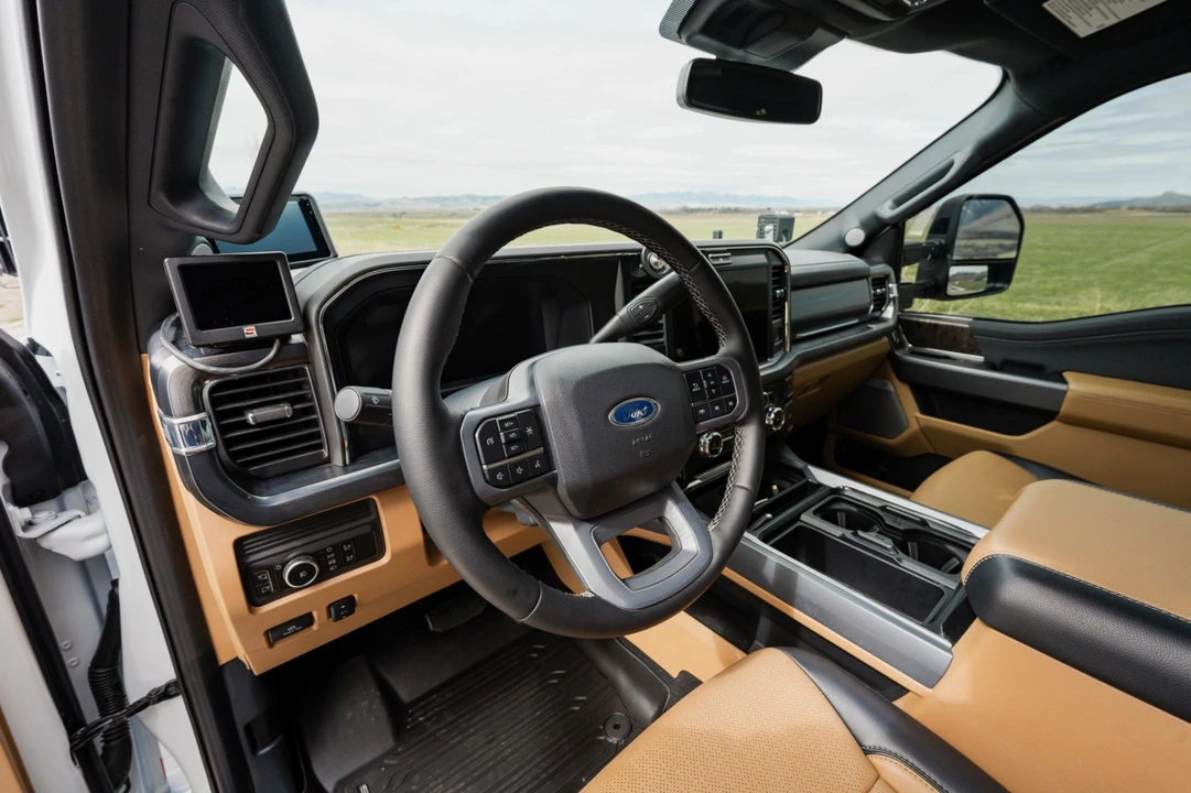 2025 Ford Super Duty 5th Gen - Image 6 of 9