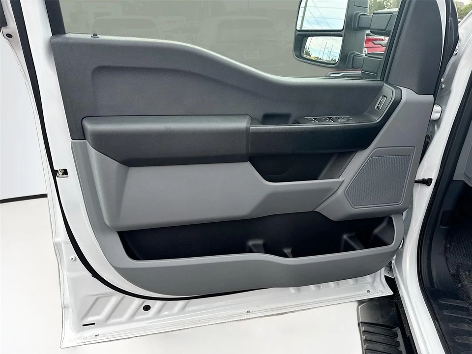 2025 Ford Super Duty 5th Gen - Image 9 of 16