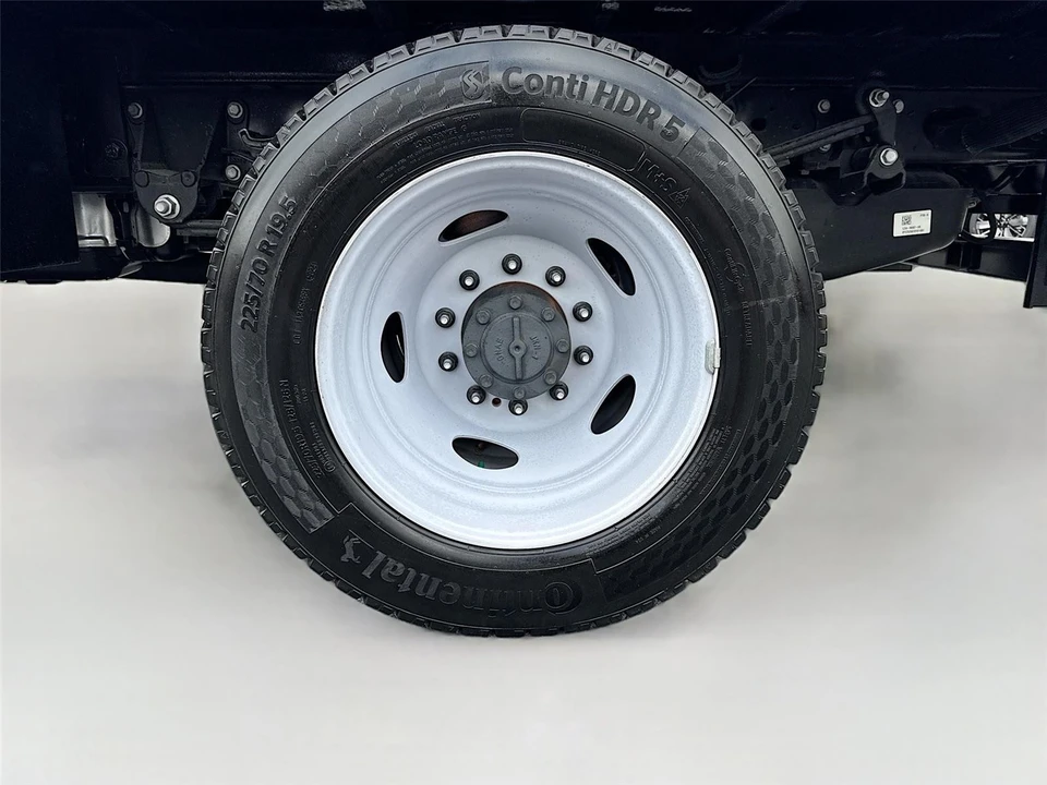2025 Ford Super Duty 5th Gen - Image 29 of 31