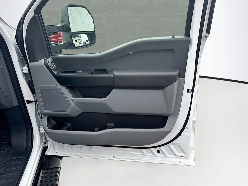2025 Ford Super Duty 5th Gen - Image 11 of 16