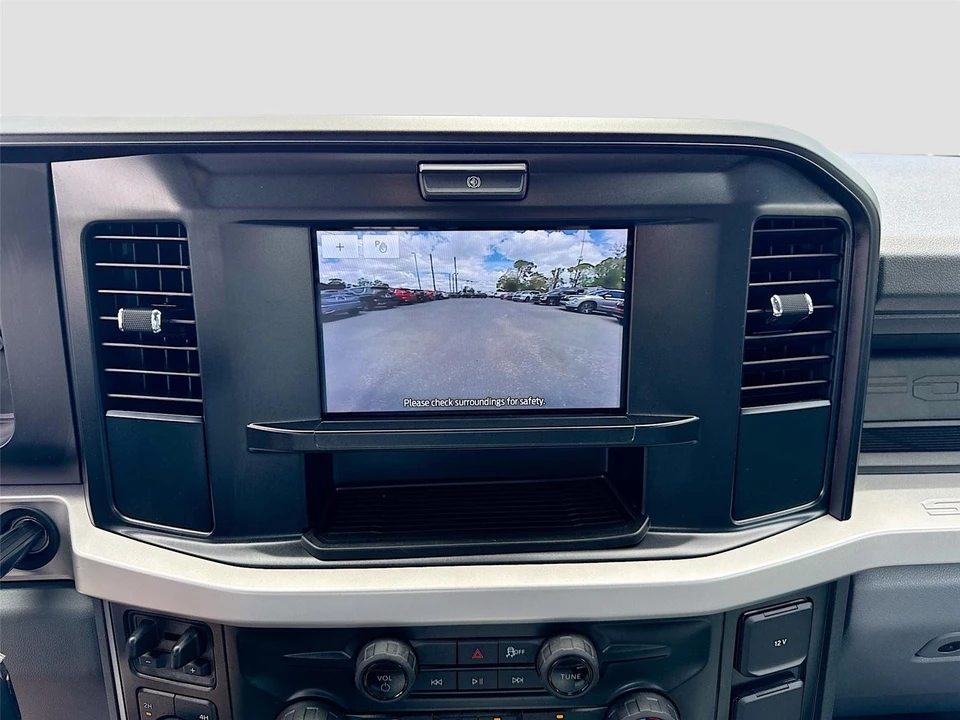 2025 Ford Super Duty 5th Gen - Image 10 of 31
