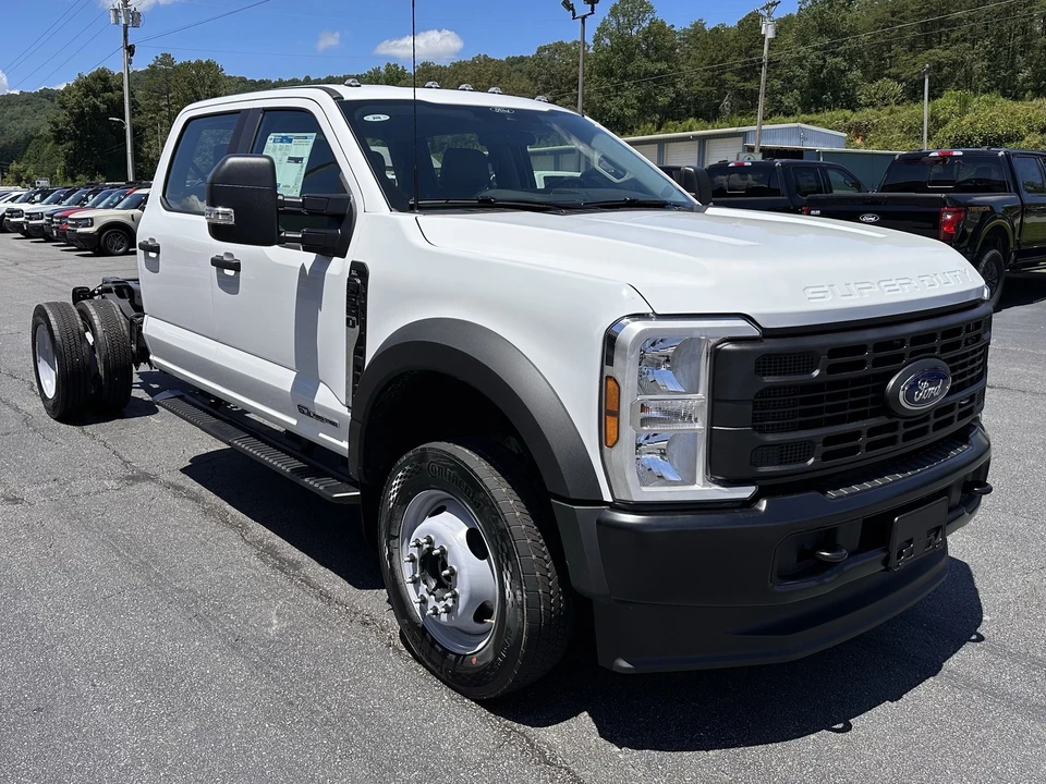 2025 Ford Super Duty 5th Gen - Image 4 of 21