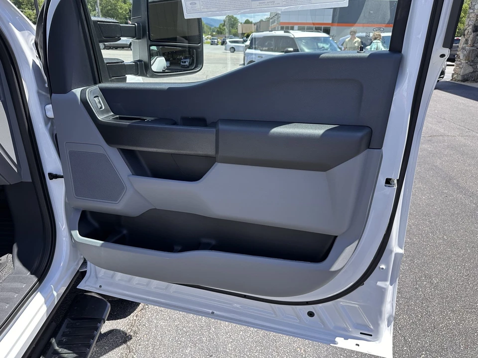 2025 Ford Super Duty 5th Gen - Image 11 of 21