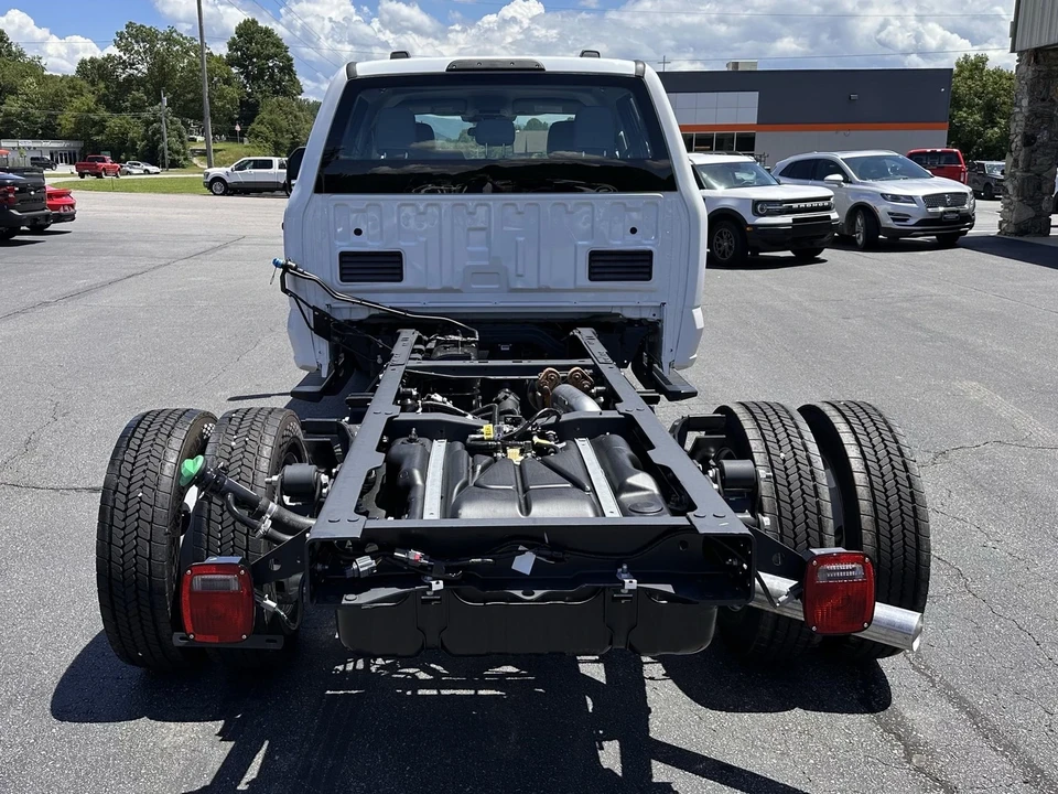 2025 Ford Super Duty 5th Gen - Image 6 of 21