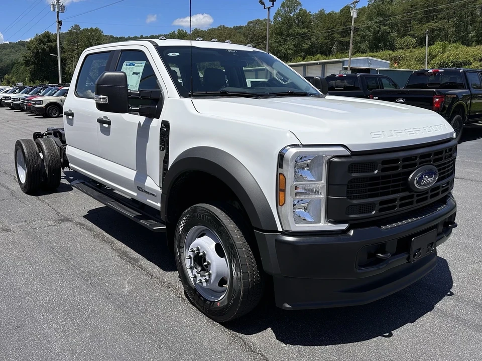 2025 Ford Super Duty 5th Gen - Image 4 of 21