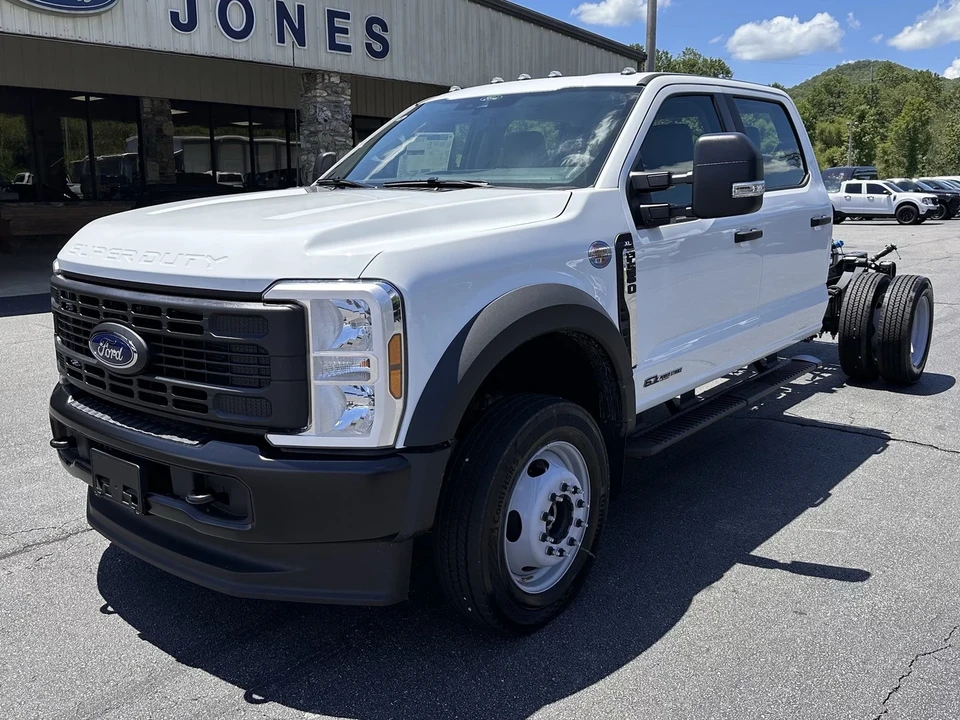 2025 Ford Super Duty 5th Gen - Image 2 of 21