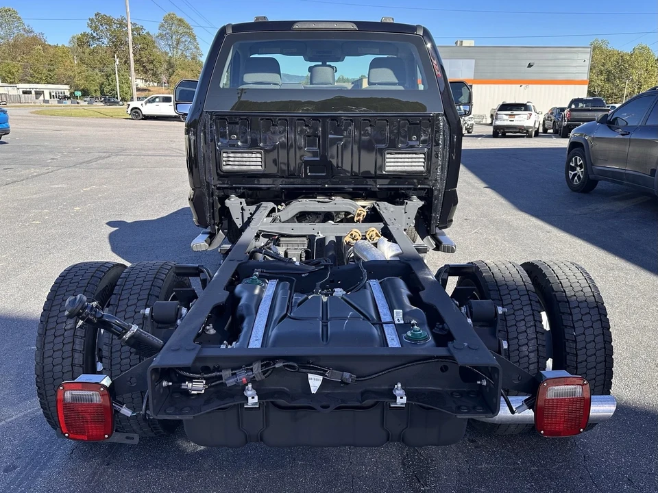2025 Ford Super Duty 5th Gen - Image 6 of 12