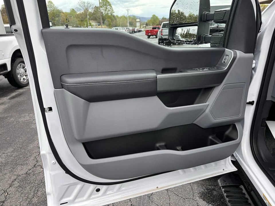 2025 Ford Super Duty 5th Gen - Image 7 of 21